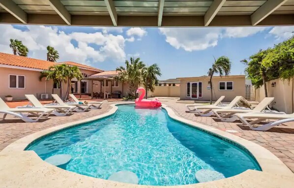 6BR Villa Sleeps 16+ Close 2 Beach w/ Amazing Pool (12420)