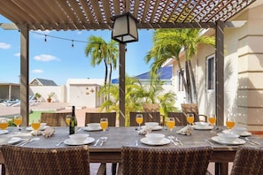 6BR Villa Sleeps 16+ Close 2 Beach w/ Amazing Pool (13997)