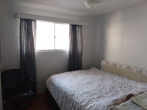 Third bedroom with a queen bed 