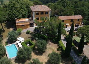 Amenities, Autumn, Building Exterior, Garden, Pool, Spring, Summer