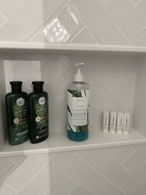 Shampoo/conditioner body wash provided 