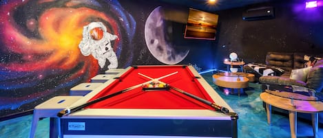 Space Themed Game Room! Foosball! Board Games! Arcade! Large Flat Screen TV!  