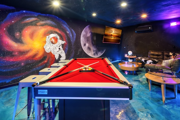 Space Themed Game Room! Foosball! Board Games! Arcade! Large Flat Screen TV!  