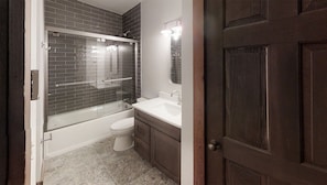 Indoors, Bathtub, Tub, Sink, Sink Faucet