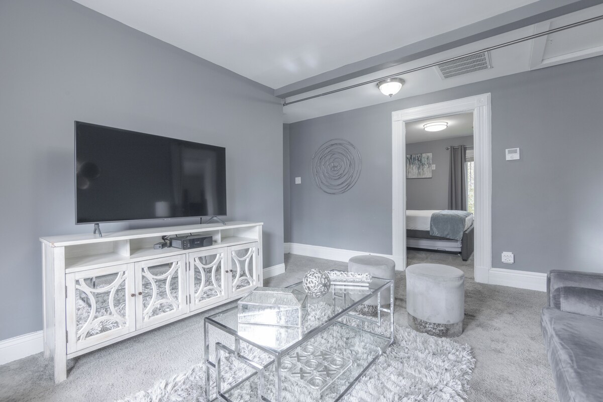 Two Bedroom 2nd Floor Apartment 20 miles from NYC