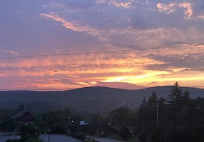 "This was the perfect place for a weekend getaway filled with hiking, great restaurants within walking distance, beautiful sunsets and relaxation. The room was very clean and comfortable. It had everything that we needed"