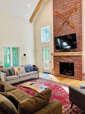 The Great Hall: family room with 20 ft vaulted ceilings, TV and gas fireplace