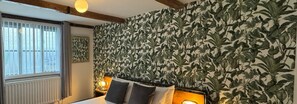 Seastay Presents The Old Boathouse Broadstairs Kent - Bedroom 1 - King Size Room