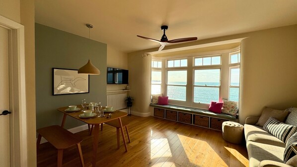 The Panoramic Sea View Apartment - Lounge - Margate - Kent - seastay.co.uk