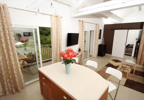 location saisonniere piscine spa calme detente nature parc riviere gard occitanie gite_de_charme art riviere serenite luxe design authenticite chic