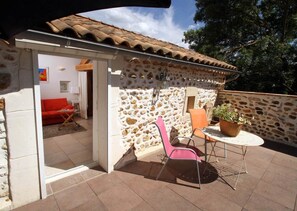 location saisonniere piscine spa calme detente nature parc riviere gard occitanie gite_de_charme art riviere serenite