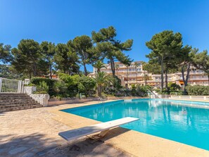 Agua, Planta, Cielo, Propiedad, Piscina, Edificio, Naturaleza, Azur, Árbol, Sombra