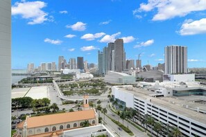 Views of Miami skyline and water views of Biscayne Bay
