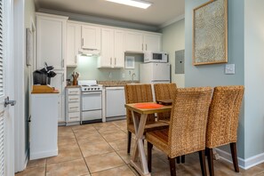 Dining/Kitchen Area