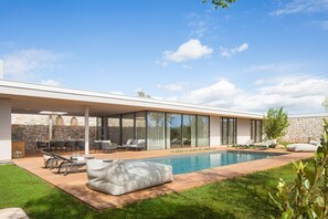 Pet-friendly luxury villa Serenity Pula for a quiet family vacation in Istria with a heated swimming pool, private sauna and chef service on request
