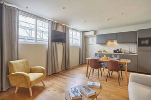 ESPACE SALON / SALLE A MANGER /CUISINE
