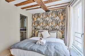 Chambre 1 - Bedroom 1