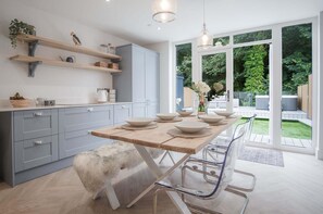 The Hideaway - 2 Bed Holiday Home - Little Haven (23516)