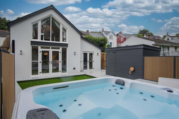 The Hideaway - 2 Bed Holiday Home - Little Haven (23538)