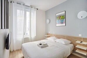 Chambre 1 avec sa salle de bain