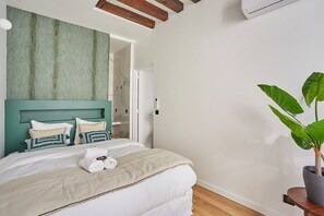 Chambre 2 avec sa salle de bain