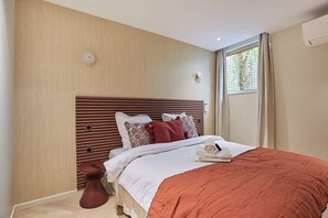 CHAMBRE 2 LIT QUEEN SIZE