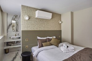 CHAMBRE 1 AVEC SALLE DE BAIN