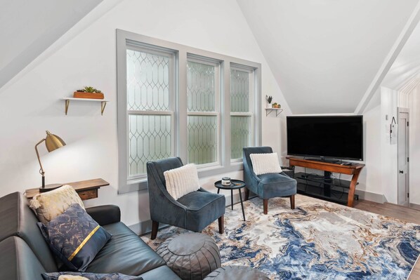 Nashville Vacation Rental | 1BR | 1BA | 600 Sq Ft | 3 Steps Required to Enter