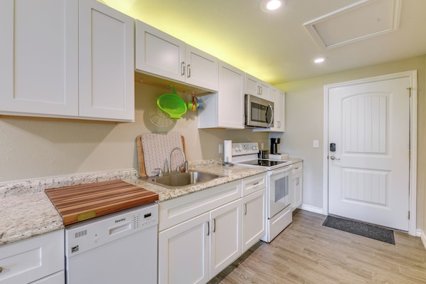 Rockport Vacation Rental | 1BA | Studio | 504 Sq Ft | Stairs Required for Access