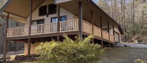 View of cabin from driveway