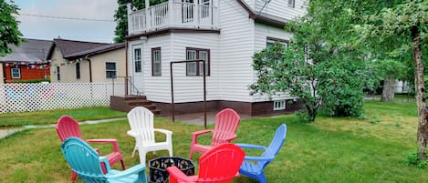 Crosby Vacation Rental | 3BR | 2BA | Stairs Required | 822 Sq Ft