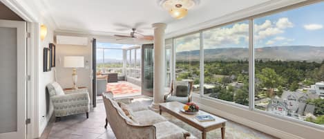 Reno Vacation Rental | 3BR | 2BA | 2,224 Sq Ft | Elevator Access