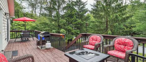 Tobyhanna Vacation Rental | 3BR | 1.5BA | 970 Sq Ft | Stairs Required