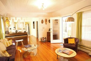 Living room! 
A fun collection of stylish vintage furnishings.
Adrian Pearsall sofa,
Black velvet Matador painting 
Mid century Knut Hesterburg propeller coffee table.  
Eye candy.
