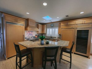Breakfast Bar off of kitchen island