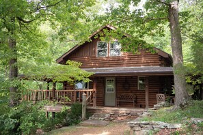 Stonewall Cabin in its wooded setting.
