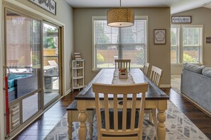 Dining Area | Dining Table | Dishware/Flatware