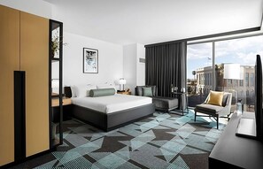 Unit with 1 King size bed. Exact unit will be assigned upon arrival. Views, colors and decor may vary.