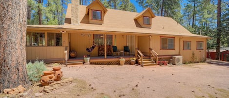 Pine Vacation Rental | 8BR | 4BA | 3,000 Sq Ft | Stairs Required