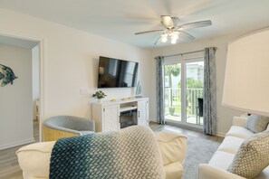 Living Room | Queen Sleeper Sofa | Main Floor | Smart TV