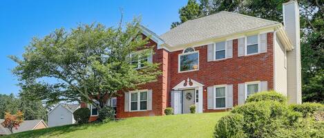 Lithonia Vacation Rental | 4BR | 2.5BA | 2,468 Sq Ft | Stairs Required