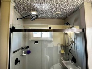 Upstairs Bathroom (Double shower with sprayer)