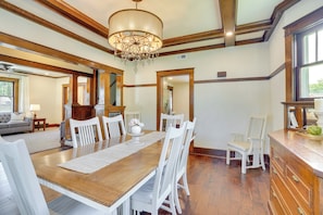 Dining Room | Dishware & Flatware Provided