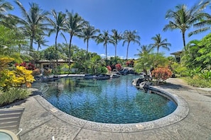 The Palm Villas complex lava pool and jacuzzi...just two minute walk from the condo.