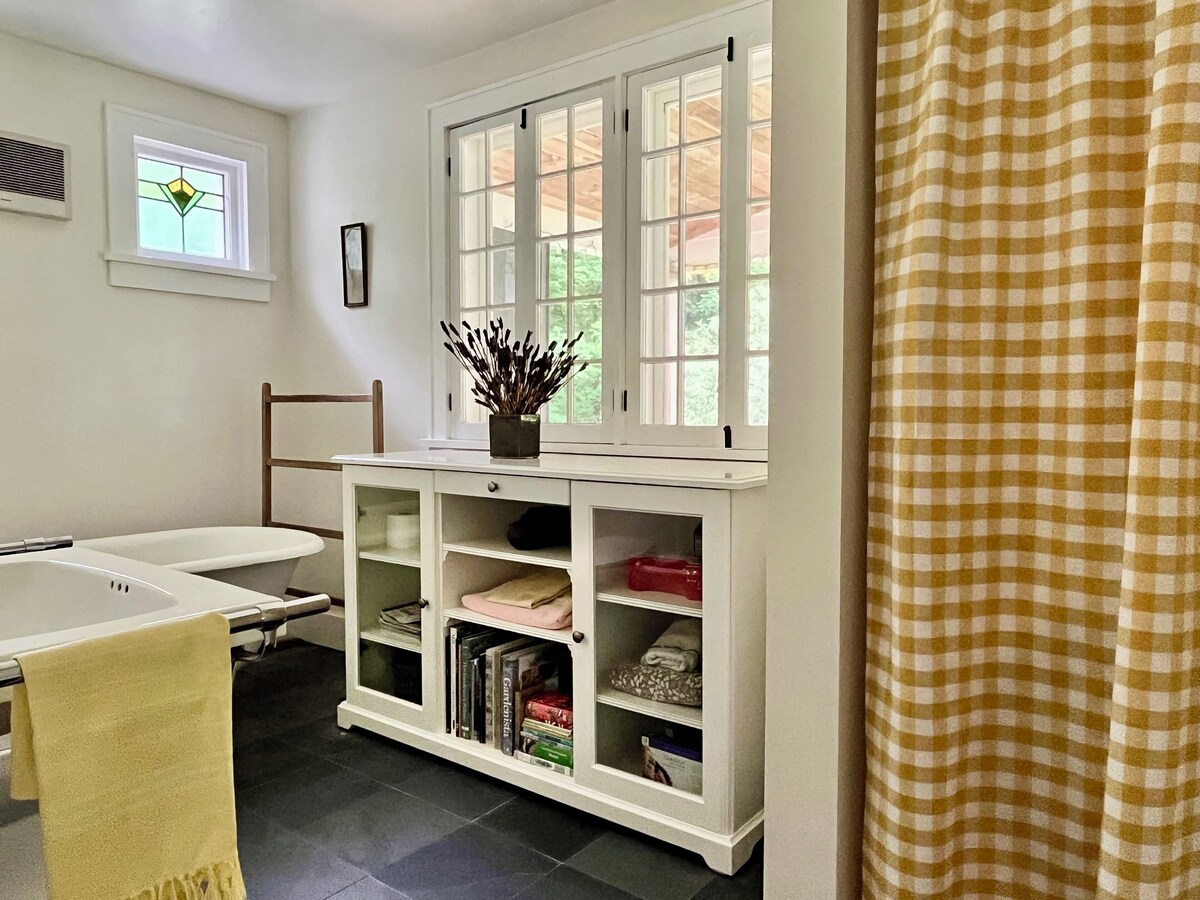 Birds’ Nest Bungalow