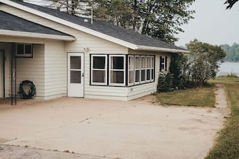 Comfortable lake house perfect for families, no cleaning fee!