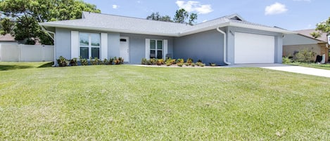 Location is great for shopping & heading to the beach or downtown Tampa!