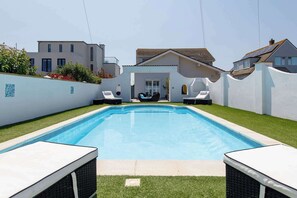 The home has a private, seasonal pool heated to 27 degrees (open May to September).