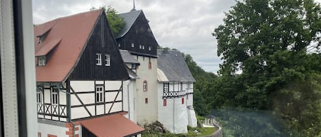 Aussicht auf Schloss Rauenstein und das Flöha-Tal