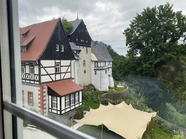 Aussicht auf Schloss Rauenstein und das Flöha-Tal